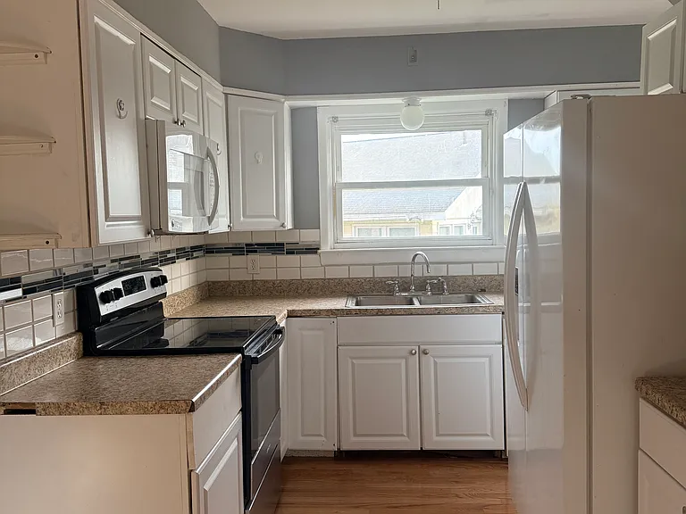 786 New Scotland Ave — Photo 6