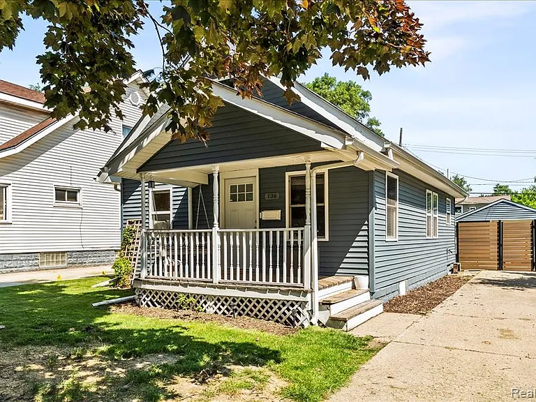 136 W Mapledale Ave — Photo 2