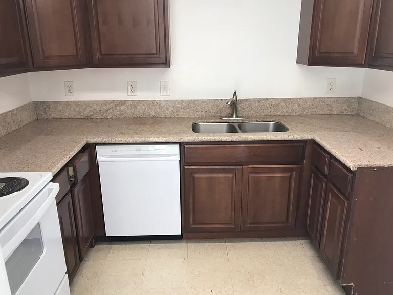323 Magnolia St #101 — Photo 5