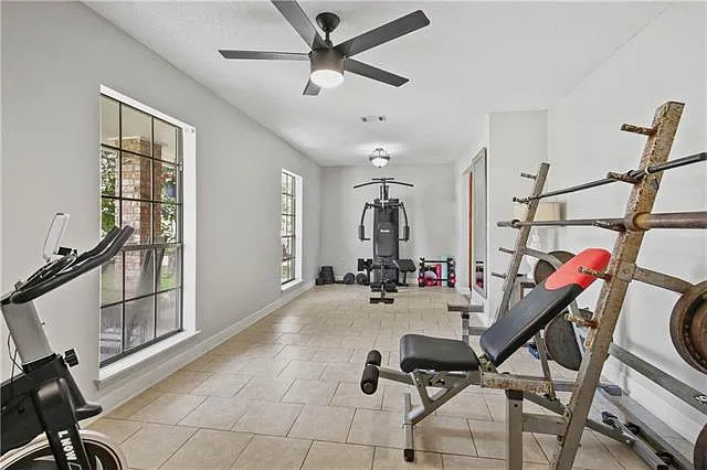 105 N Kings Ct — Photo 14