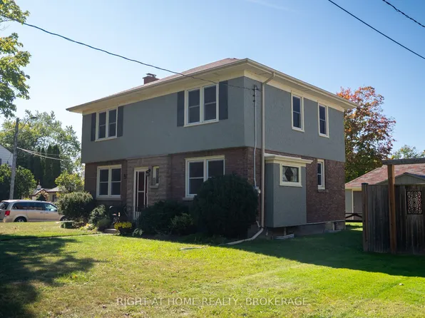 57 Edgar St, Welland, ON L3C 1S6