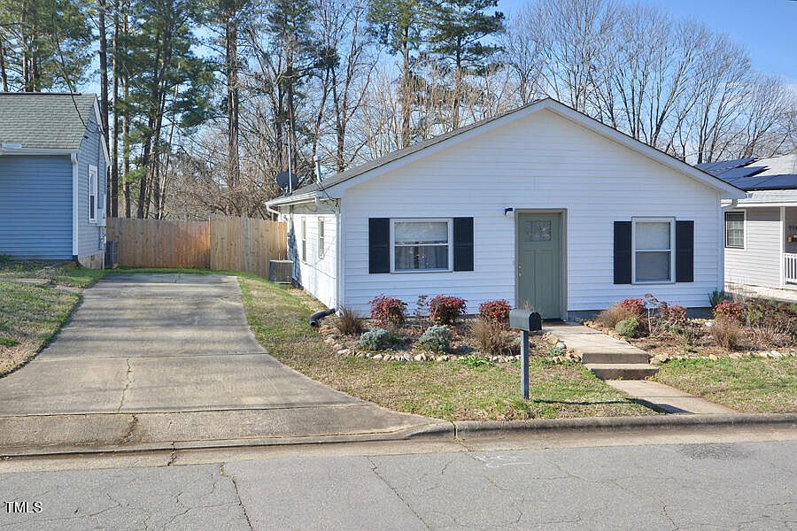 1st image of 916 Corona St