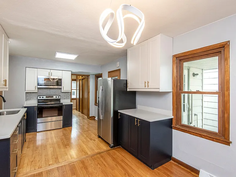 3500 S Clement Ave — Photo 4
