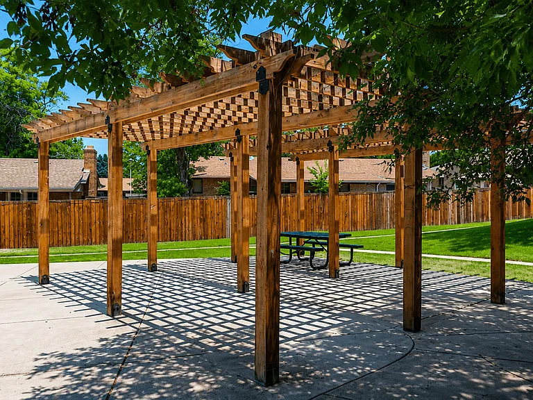 Meadow Lark Apartments — Photo 25