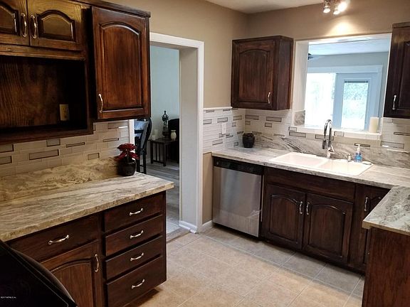 5th image of 1016 Le Brun Dr