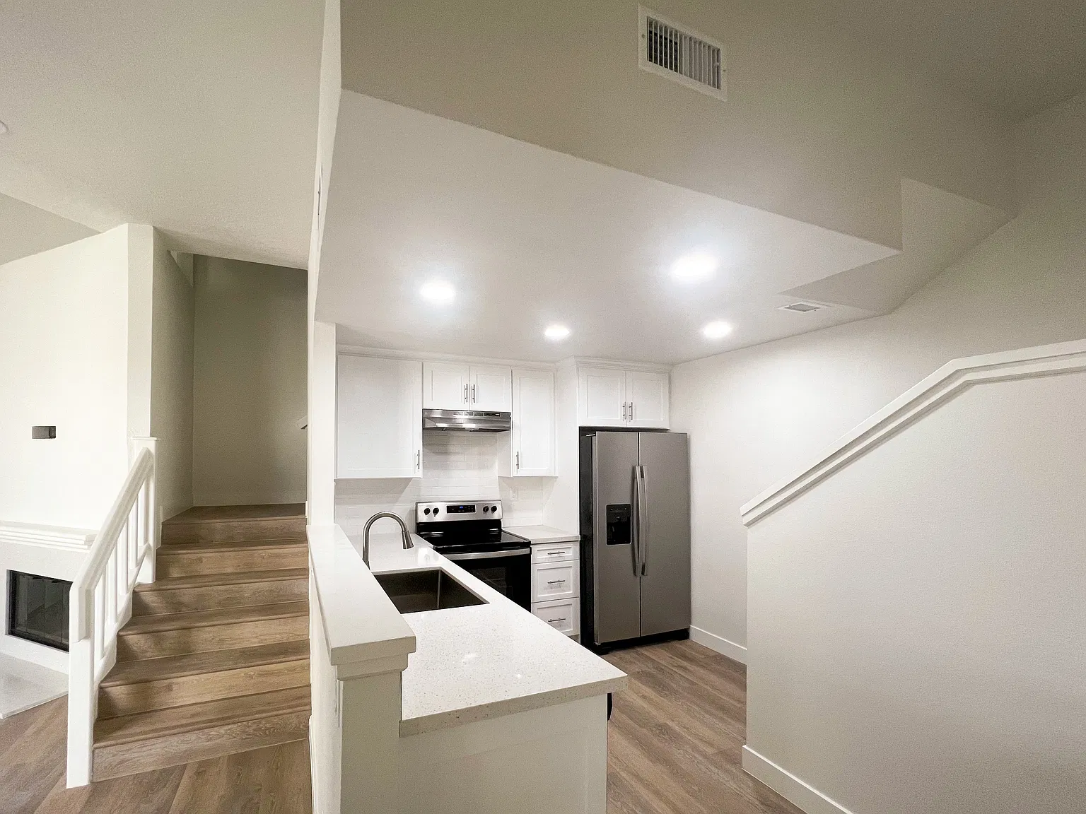 2 bed, 1185 sqft, $2,795 — Photo 3