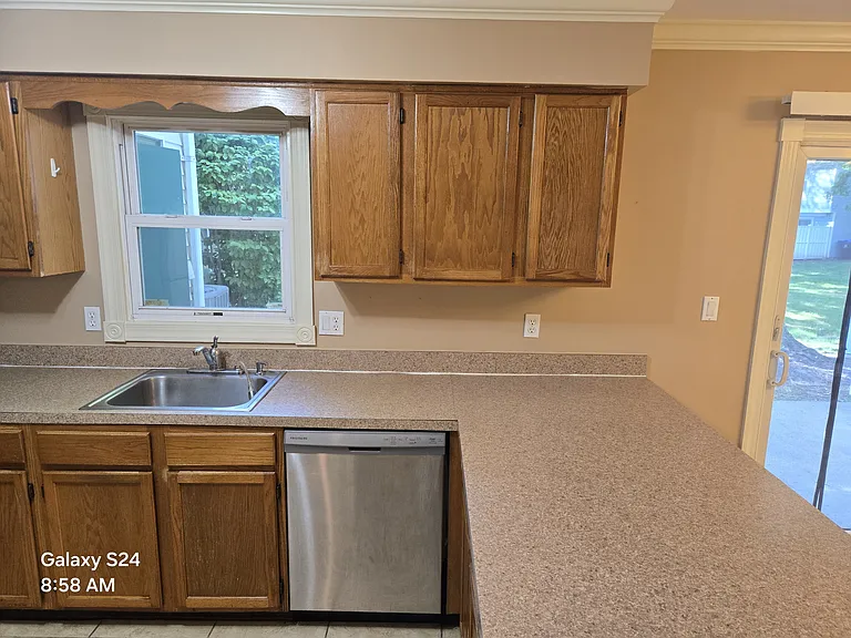 19 Dallenbach Ln — Photo 4