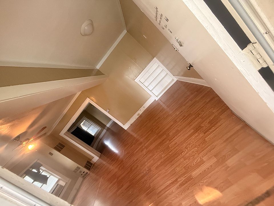 2nd image of 114 N Van Ness Ave #116