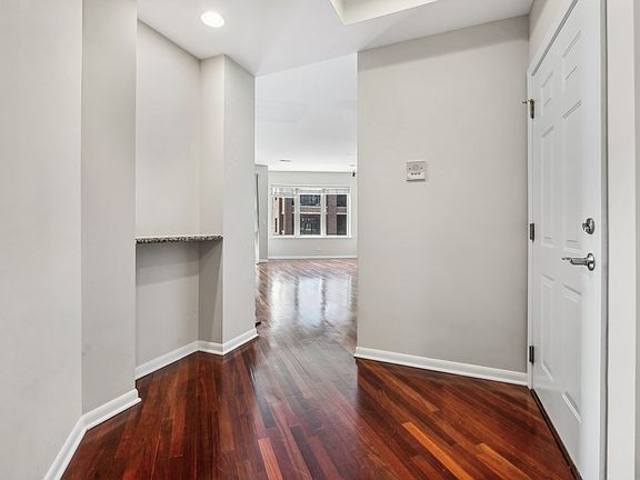 2nd image of 4913 N Lincoln Ave #2