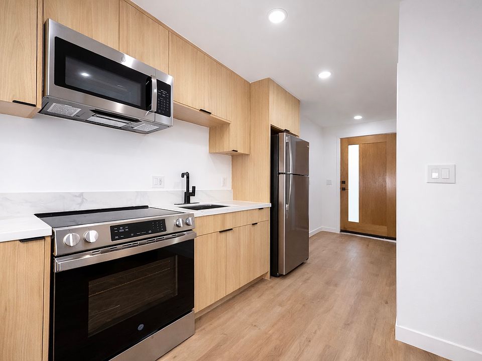 1st image of 12527 Cranbrook Ave #6