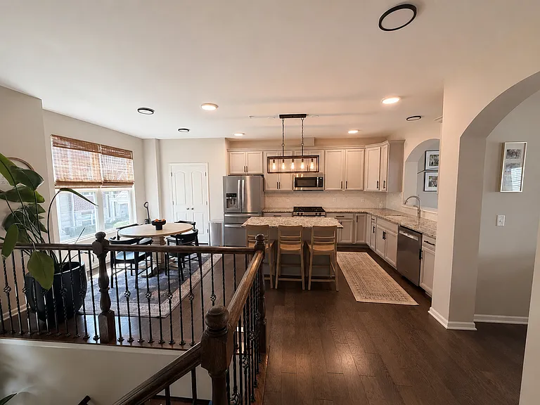 1146 Evergreen Ave — Photo 4