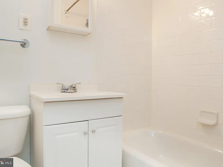 1712 W Abingdon Dr #301 — Photo 21
