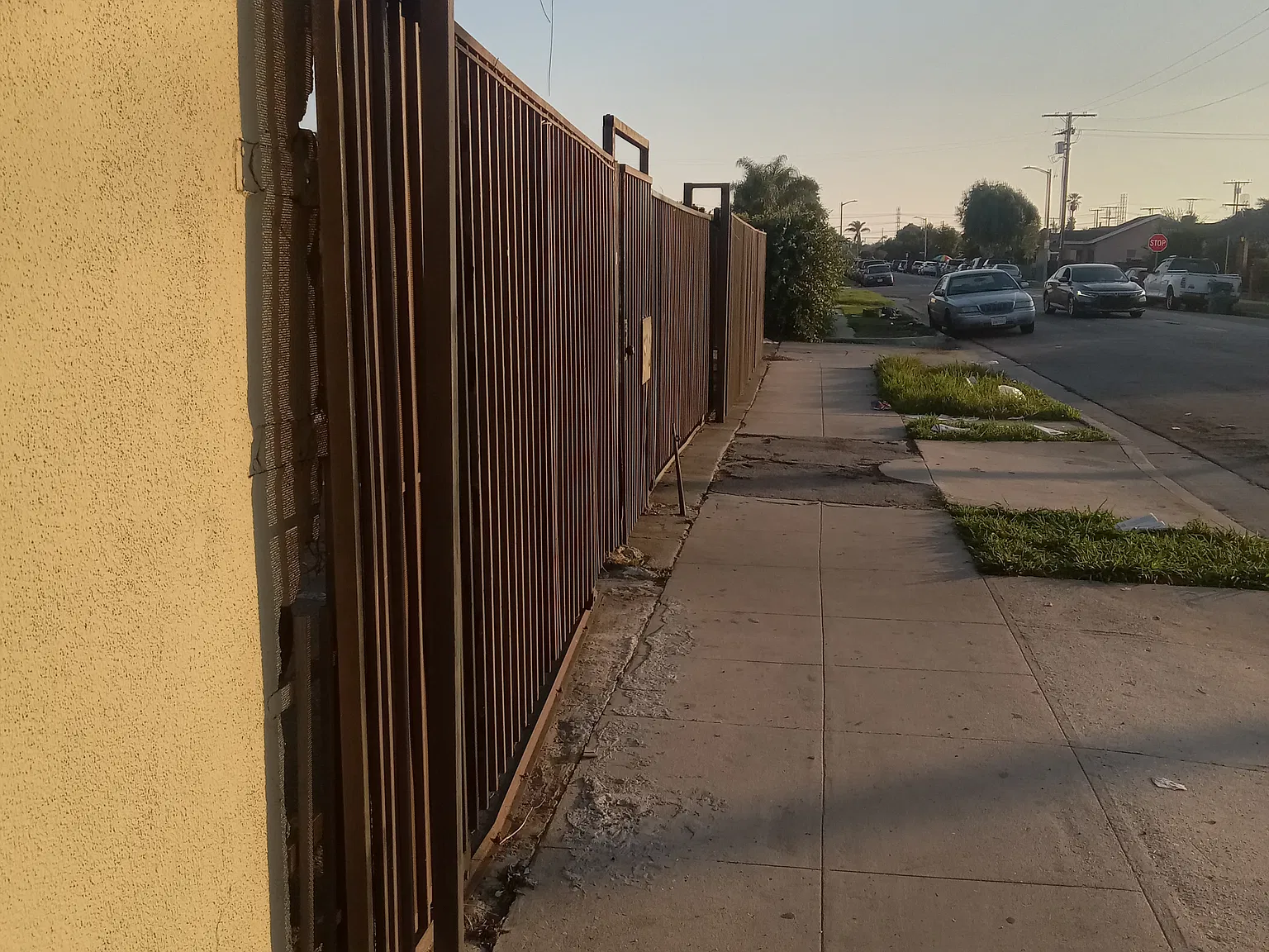 1800 E Alondra Blvd — Photo 2