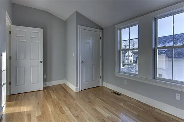 Readville St — Photo 8