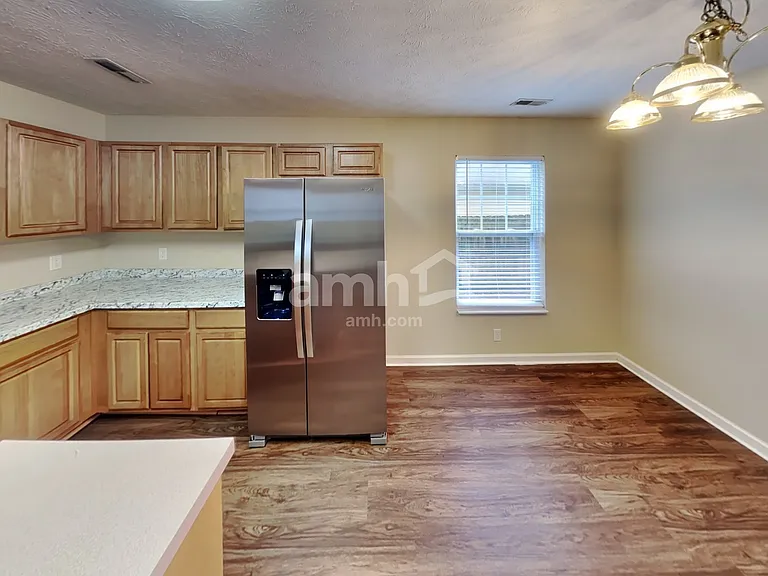 119 Crestwood Ln — Photo 4