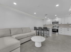 381 SE 15th Ave, Deerfield Beach, FL