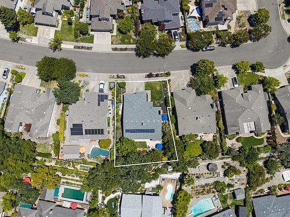 3rd image of 3420 Henderson Circle