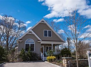1 Crestview Dr, Westerly, RI 02891