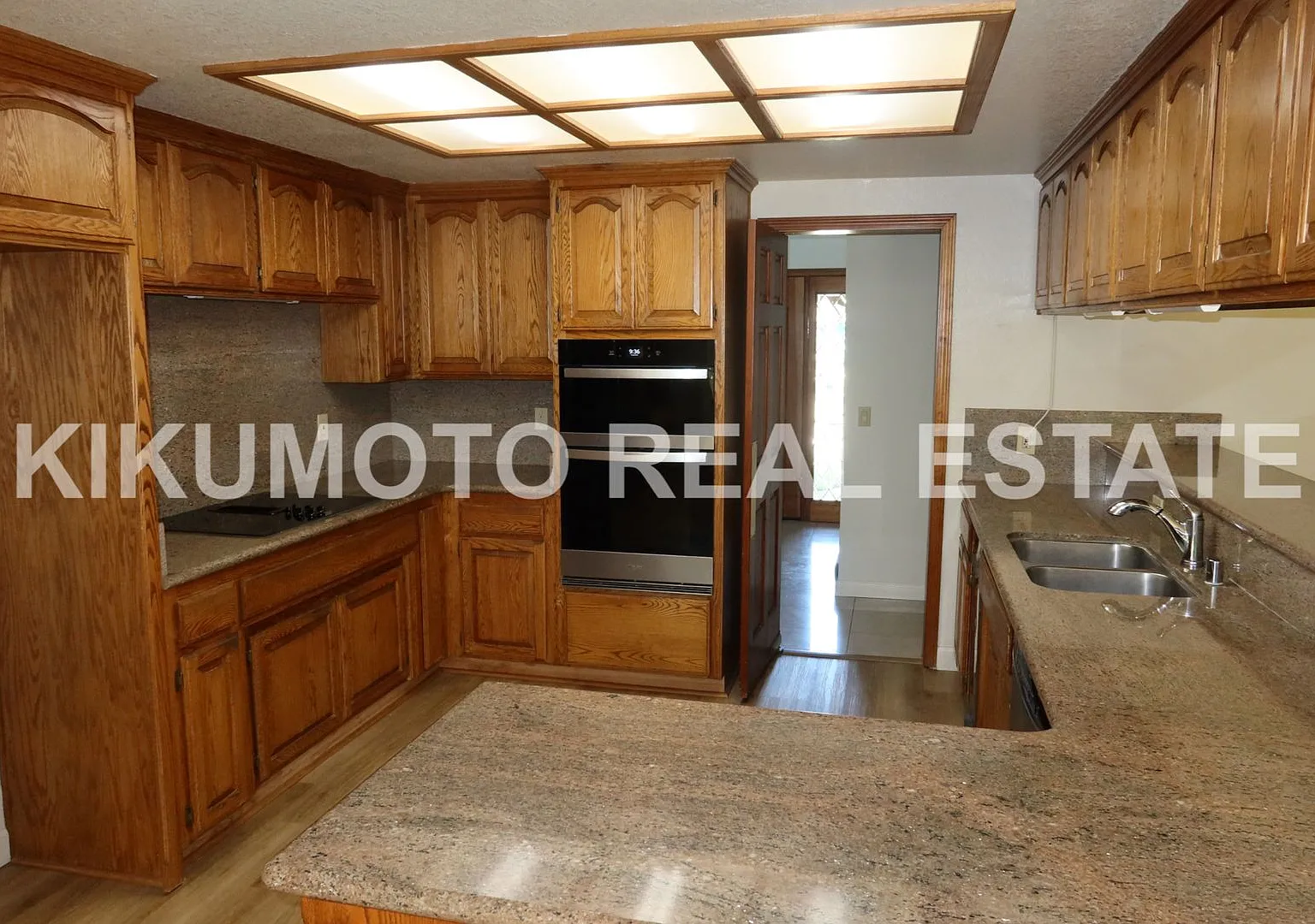 Riverlake 4 bedroom, 3 bath, 3 car home — Photo 4
