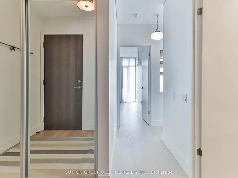 105 The Queensway #2110 — Photo 22