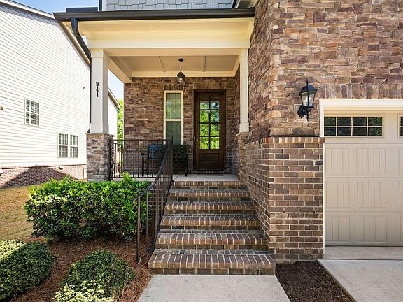 2nd image of 941 Regency Cottage Pl