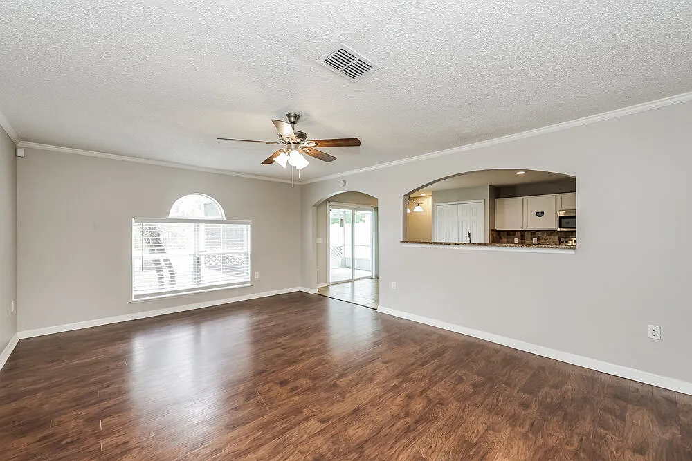 4 bed, 2.5 bath, 1944 sqft, $3,740 — Photo 4