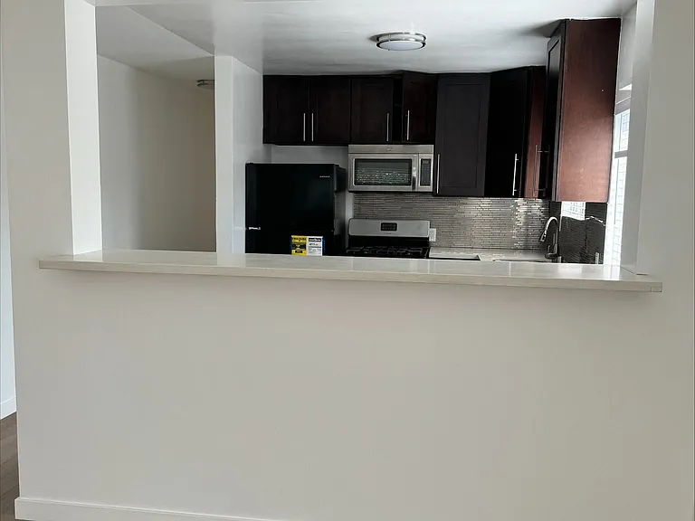 1646 N Harvard Blvd — Photo 1