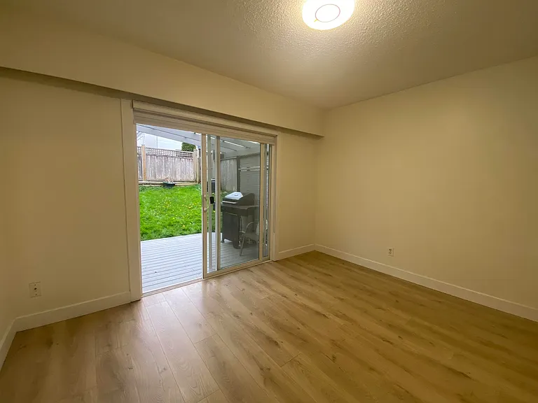 832 Habgood St — Photo 17