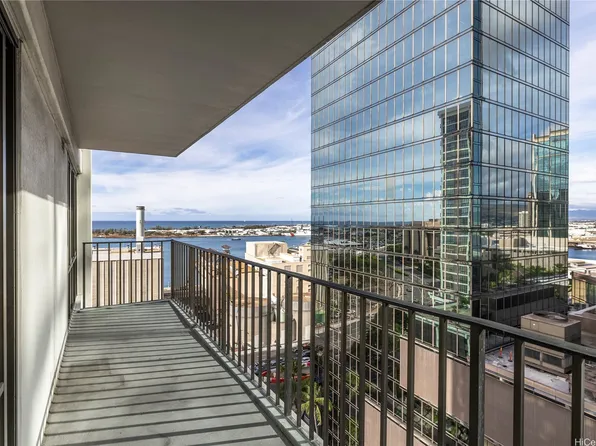225 Queen St APT 16A, Honolulu, HI 96813