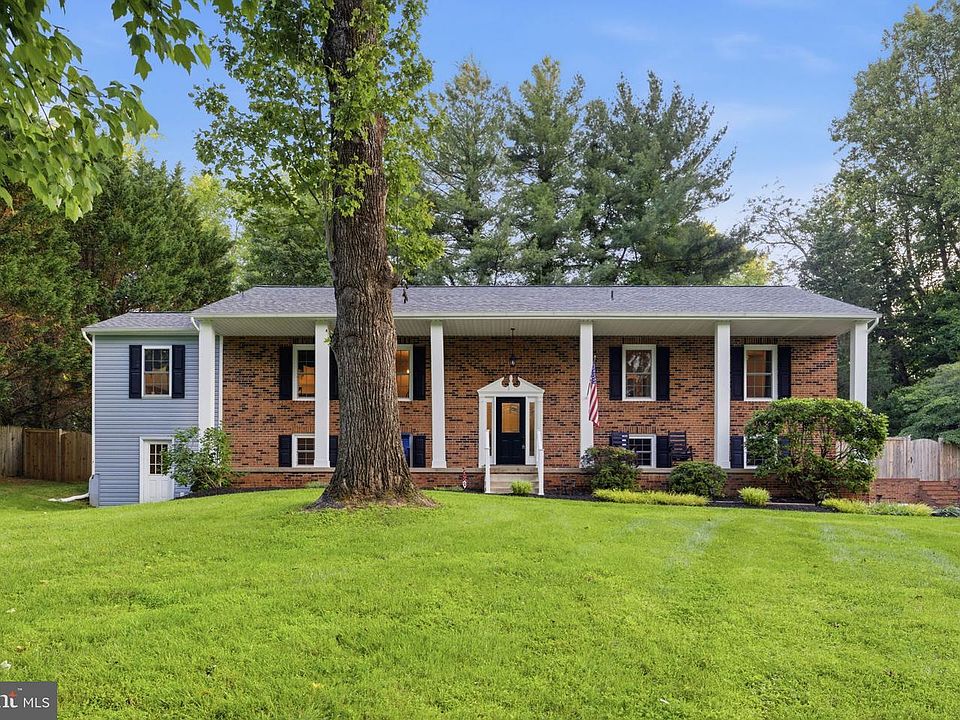 1st image of 7376 Woodstone Ct