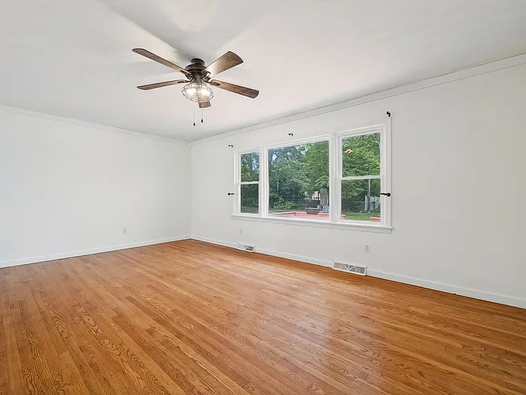 1757 Lafayette Dr — Photo 7