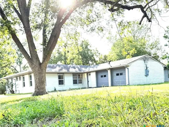 302 Smith St, Gonzales, TX 78629