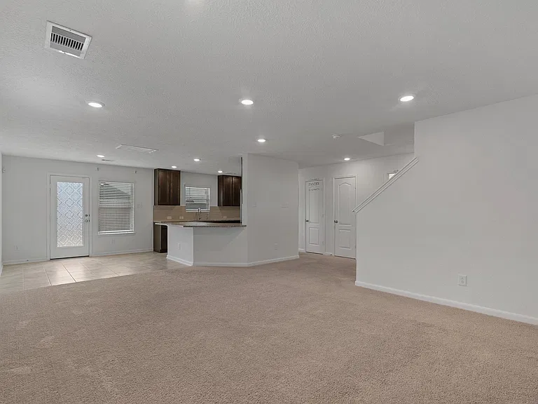 647 Ash Mill Dr — Photo 4