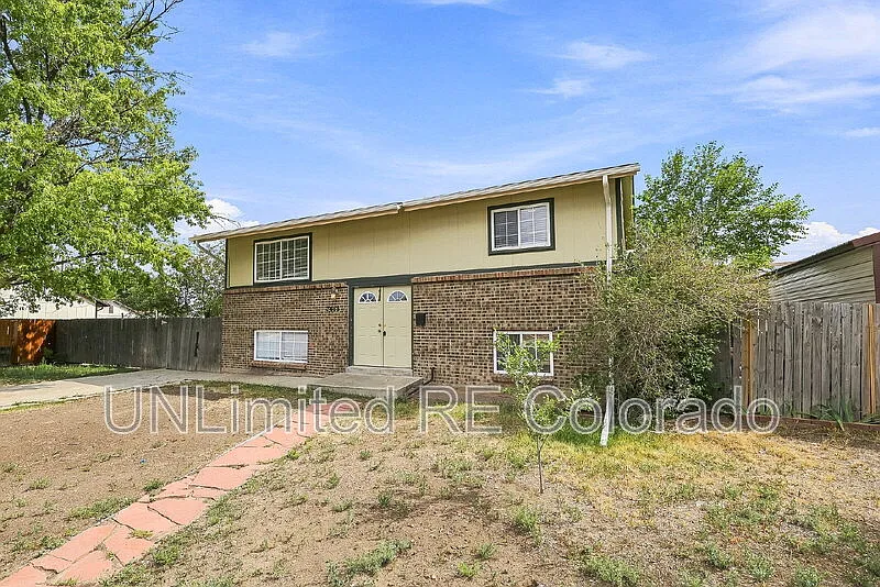 4 bed, 2.0 bath, 1728 sqft, $2,799 — Photo 2