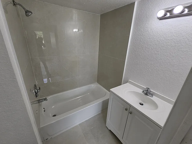 450 NW 84th St #1 — Photo 39