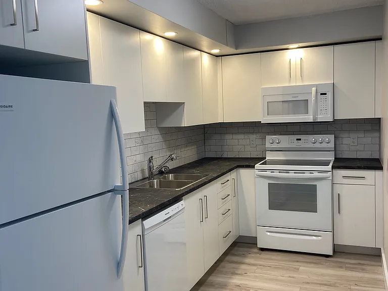 40 Rose St #102 — Photo 1