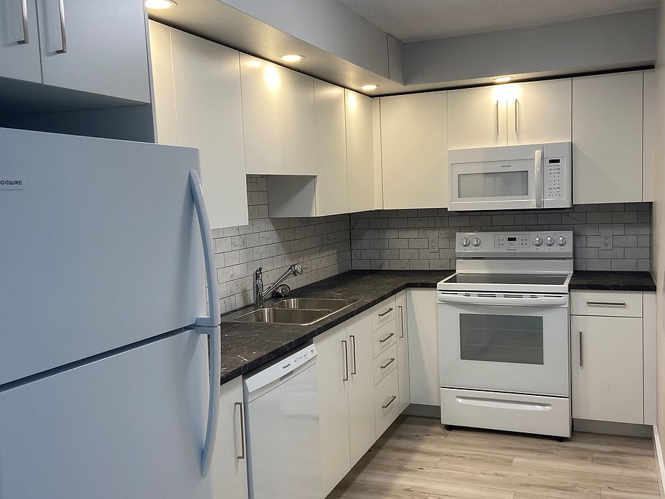 1st image of 40 Rose St #102