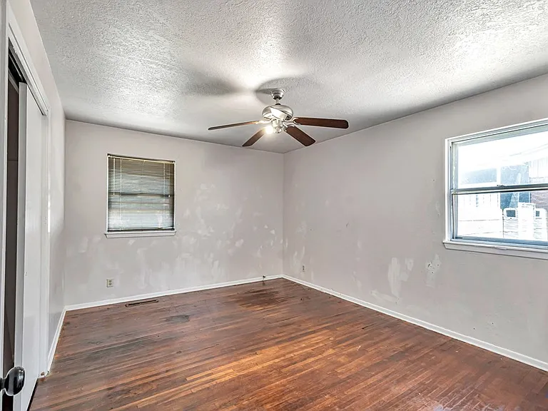 1311 E 52nd St #1 — Photo 7