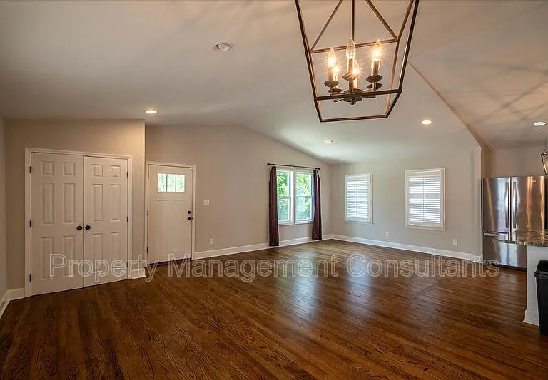 805 Rison Ave NE — Photo 7