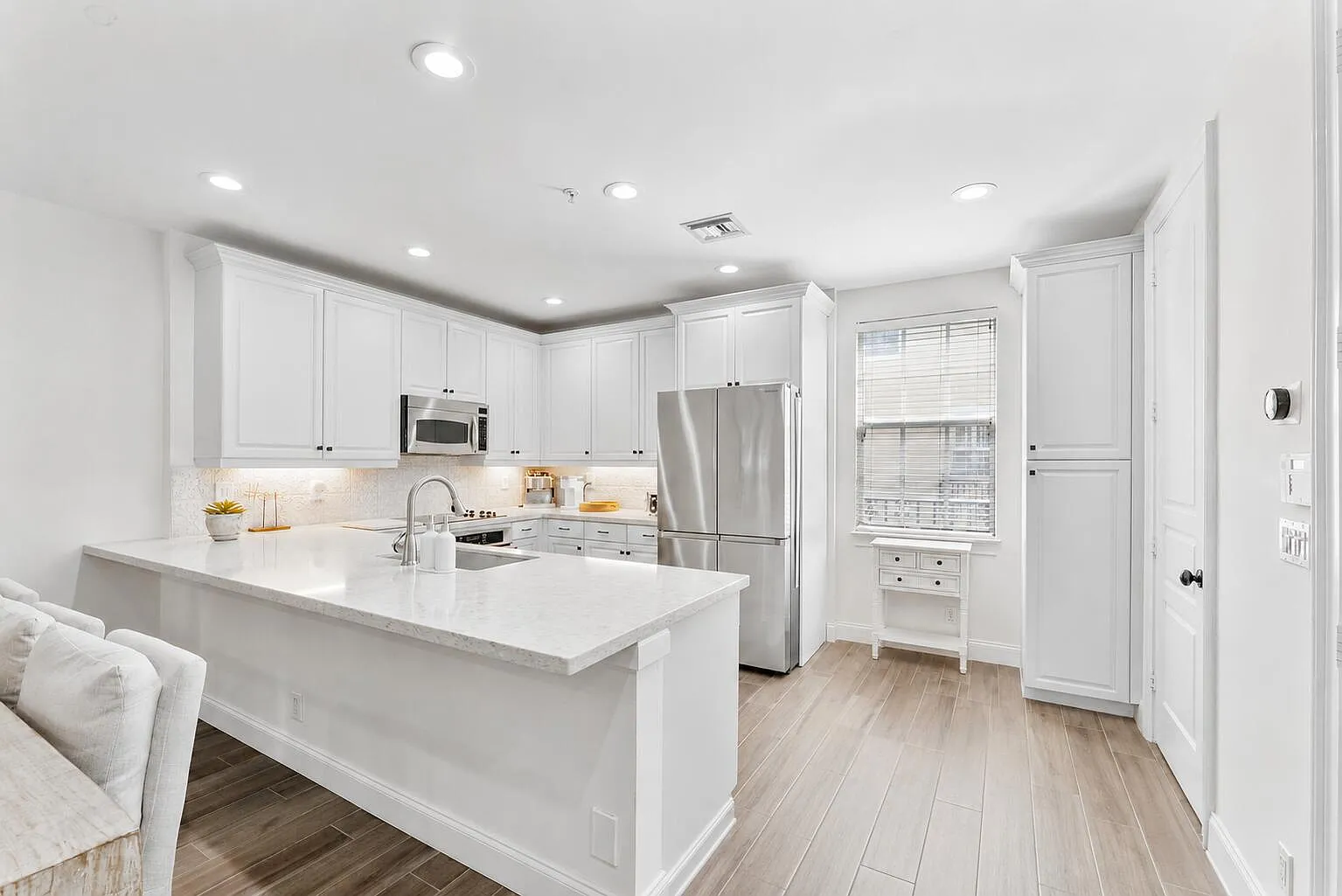 3 bed, 2.5 bath, 1752 sqft, $6,000 — Photo 3