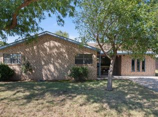 1403 Ennis St, Plainview, TX 79072