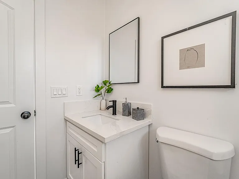 3015 1/2 Hillcrest Dr — Photo 11