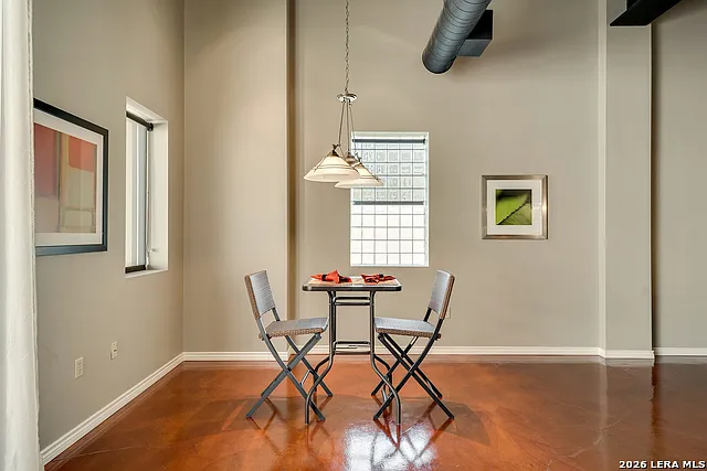 214 Travis #301 — Photo 14