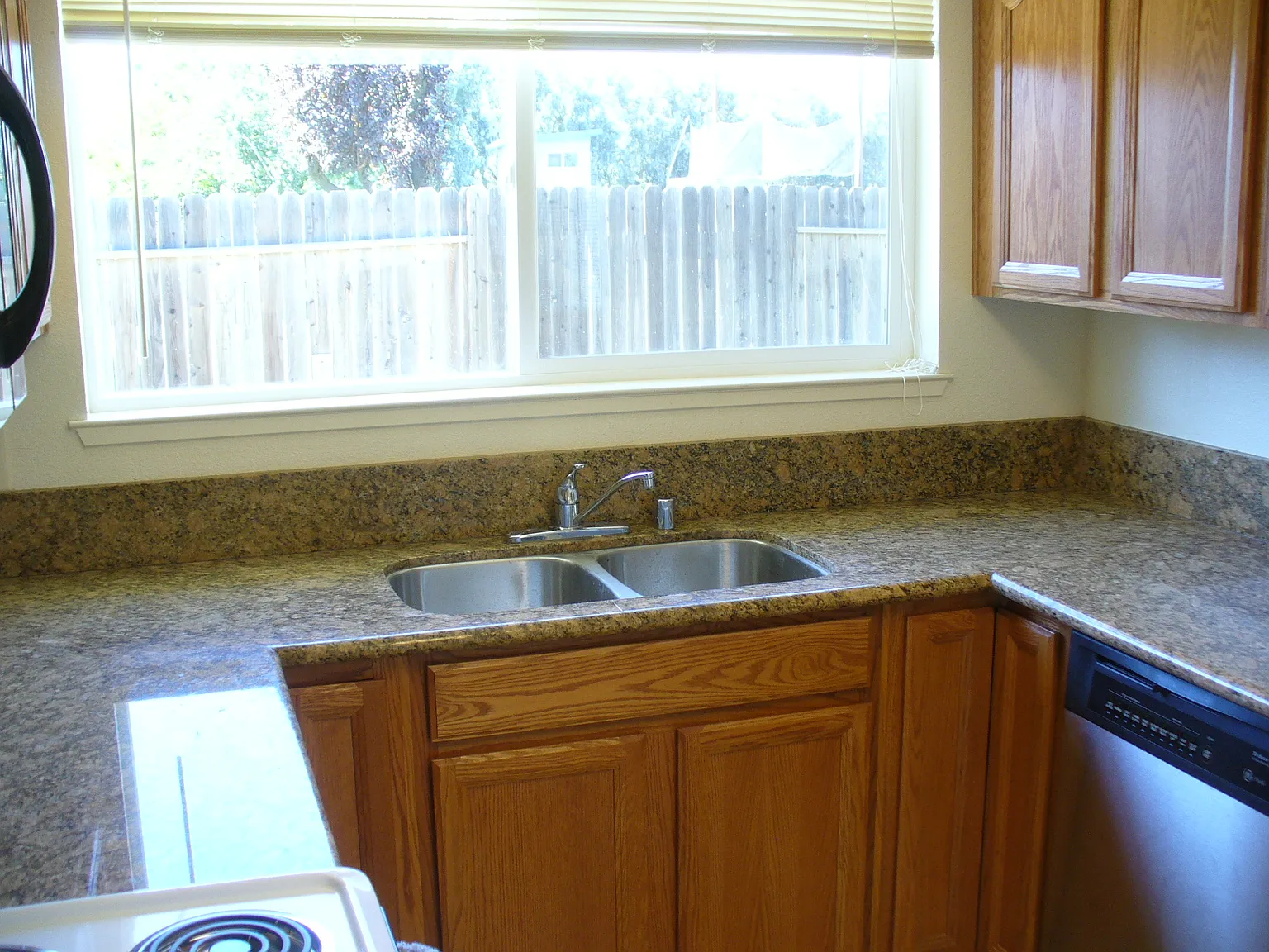 4 bed, 1344 sqft, $2,400 — Photo 4