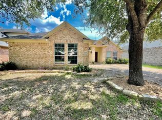 8327 Whisper Point Dr, Houston, TX 77040
