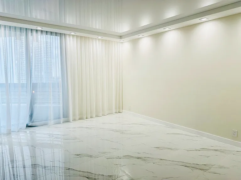 3500 Mystic Pointe Dr #1107 — Photo 11