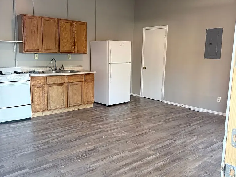 1031 Hartford St — Photo 27