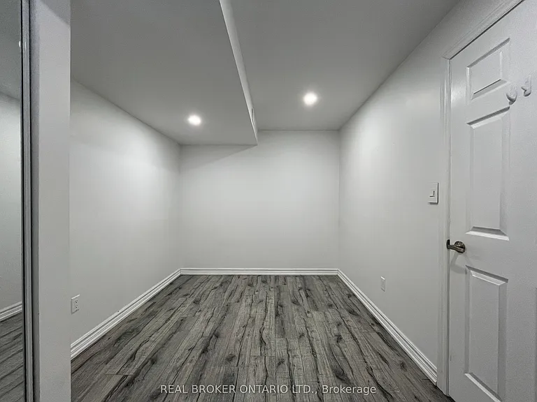 7 Robert Green Cres #BASEMENT — Photo 7