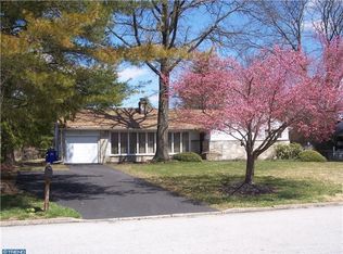 8009 Cobden Rd, Laverock, PA 19038