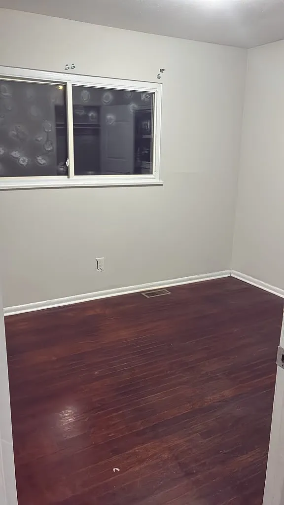 3 bed, 972 sqft, $1,350 — Photo 2